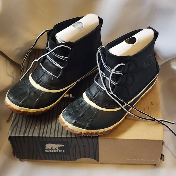 Sorel Women's Out N About Waterproof Black and White Leather Boots, Size 5.5 - Picture 1 of 16